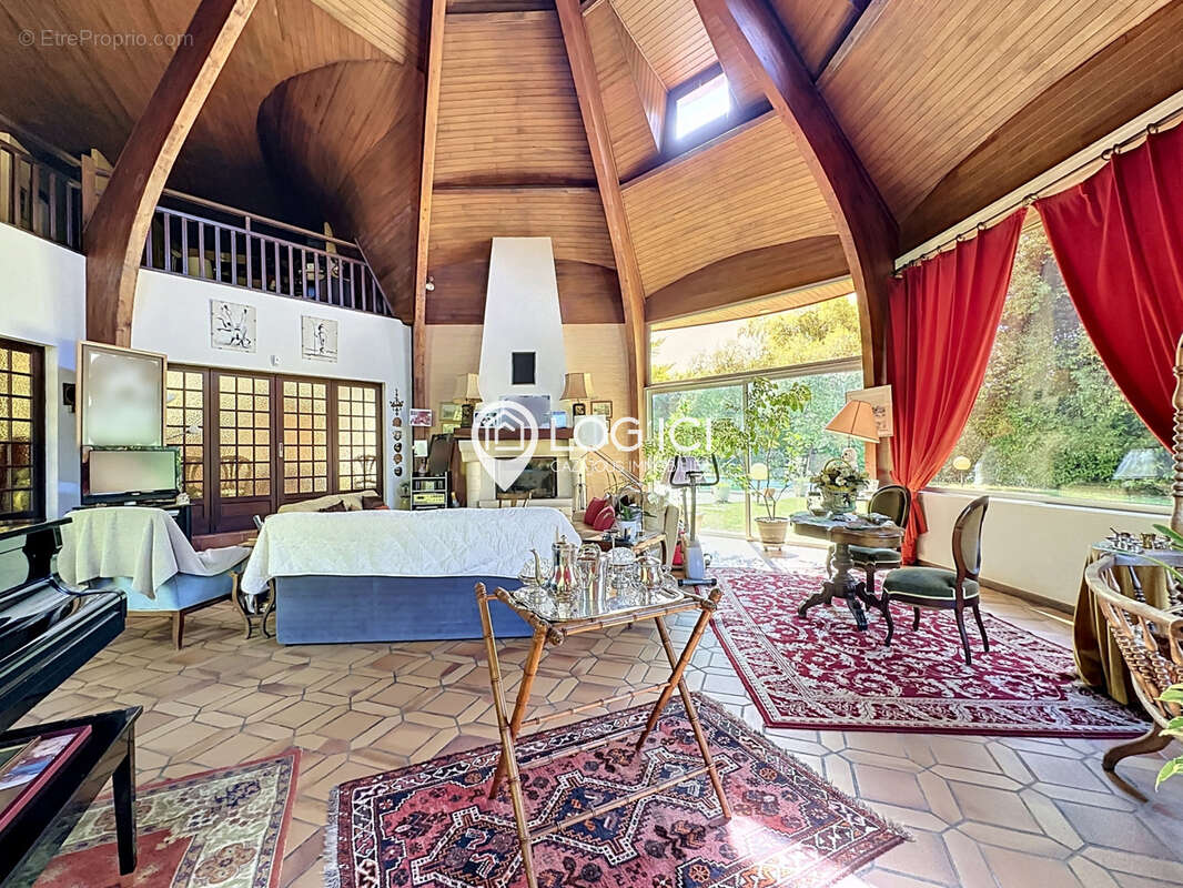 NAY - Vente Maison familiale atypique T9 sur 3 niveaux avec piscine - photo 8