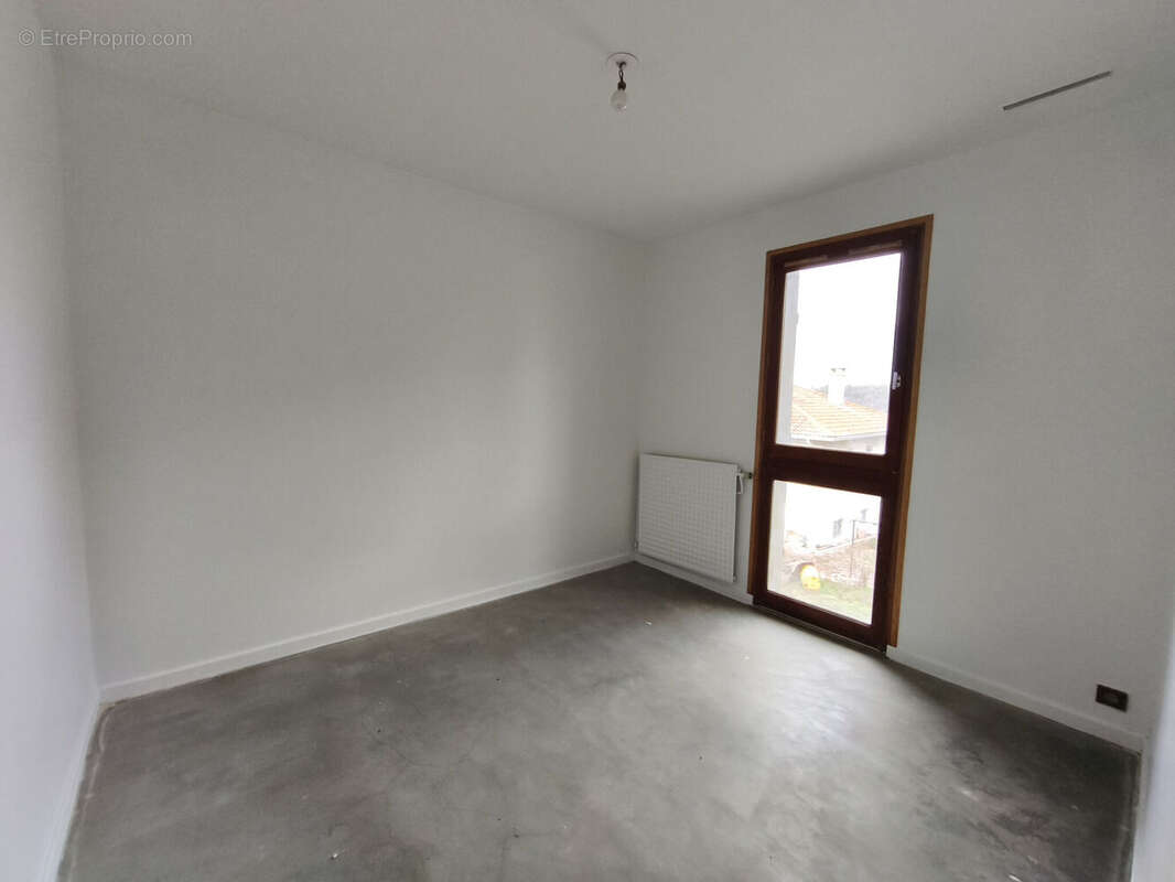 Photo 5 - Maison à LE CHAMBON-FEUGEROLLES