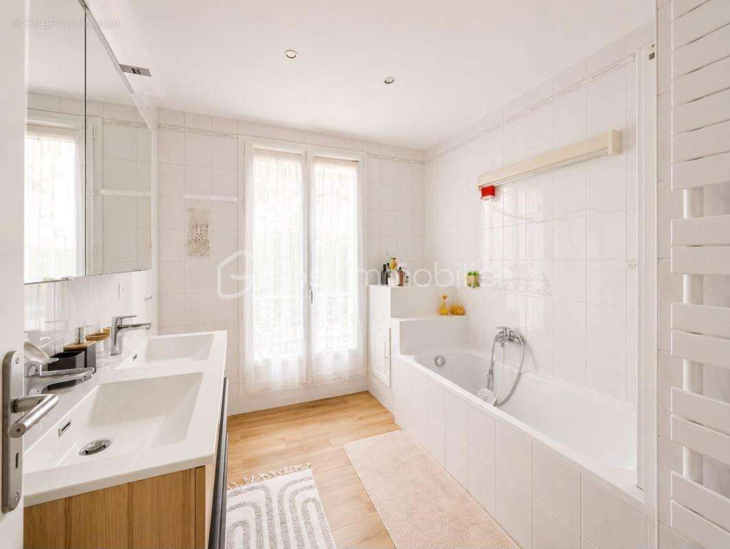 Appartement à PARIS-11E
