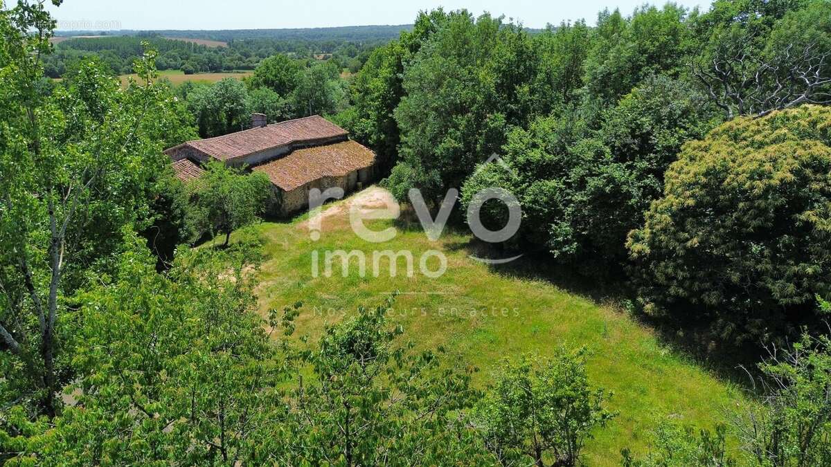 Maison à LA FORET-SUR-SEVRE