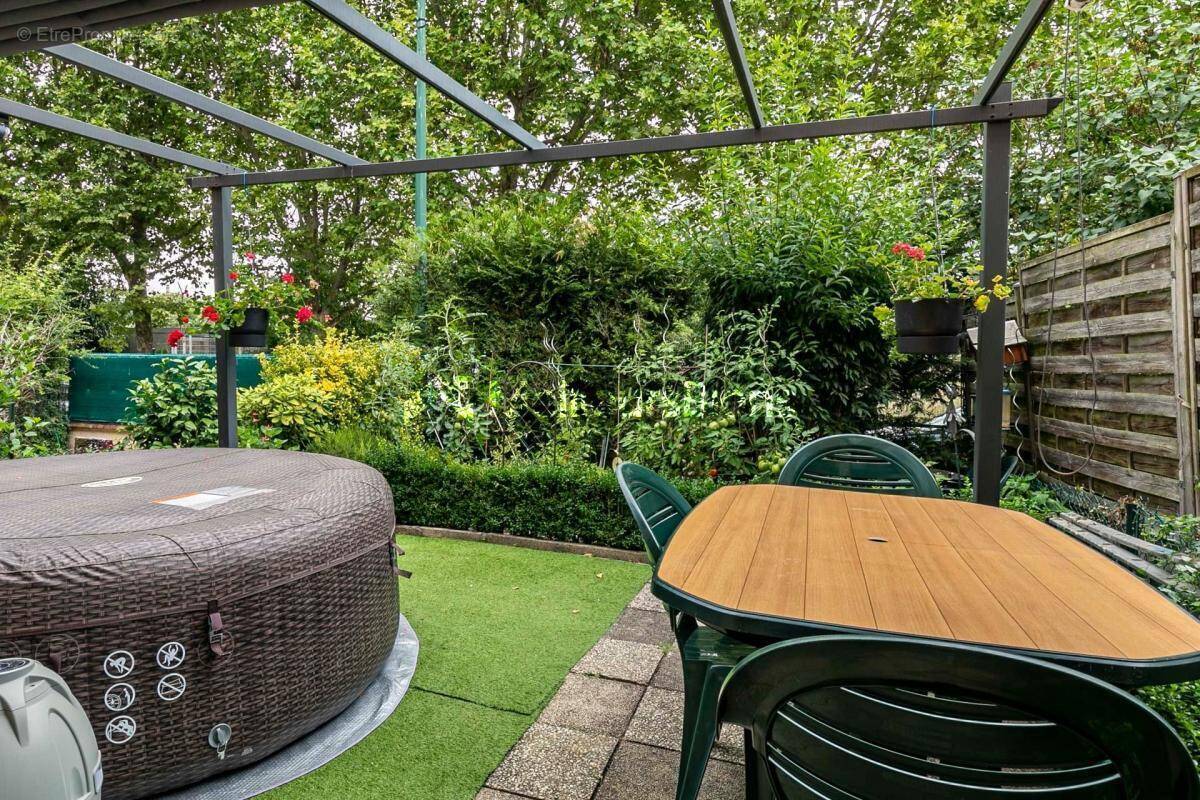 Maison à VILLENEUVE-LA-GARENNE