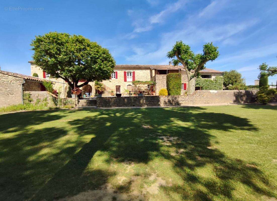 Maison à SAINT-JEAN-DE-MARUEJOLS-ET-AVEJAN