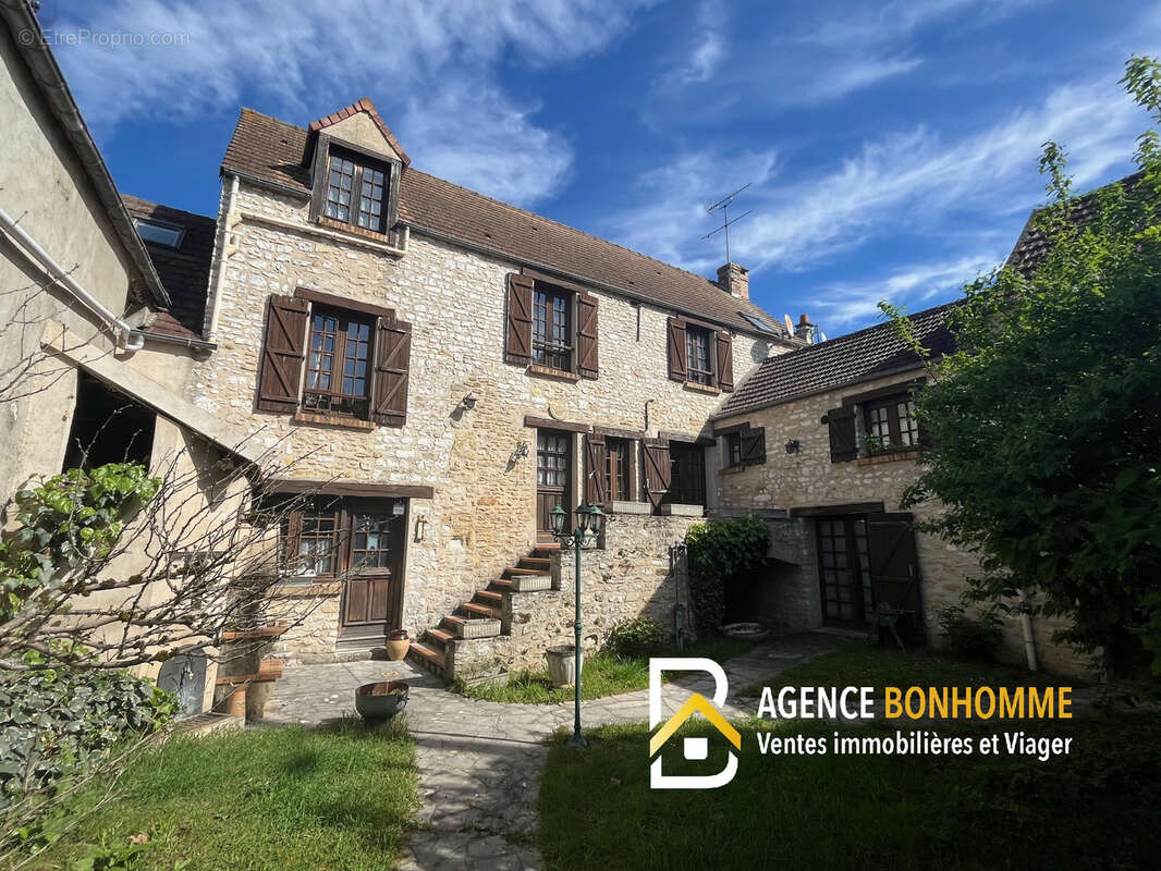 Maison à FOLLAINVILLE-DENNEMONT