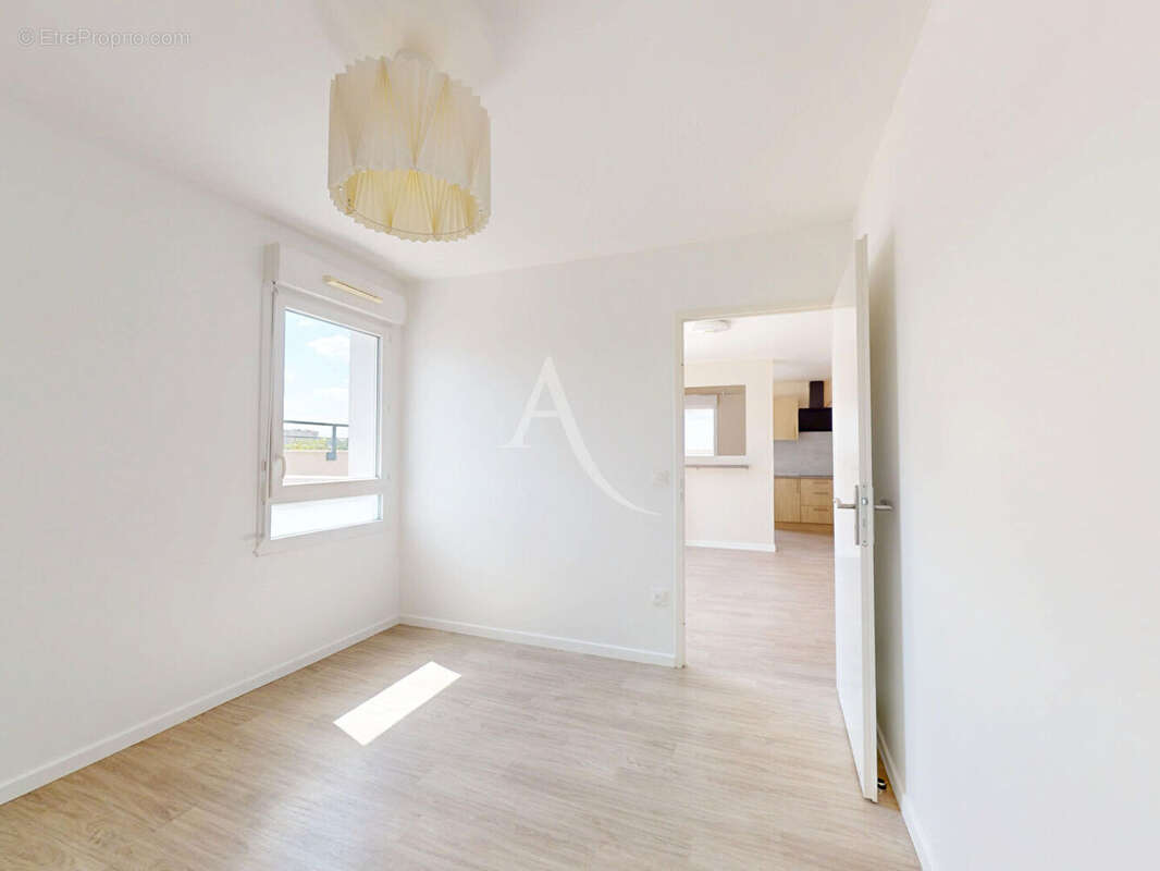 Livry-gargan, penthouse au dernier étage avec terrasse, double stationnement en sous-sol et dpe c - photo 16