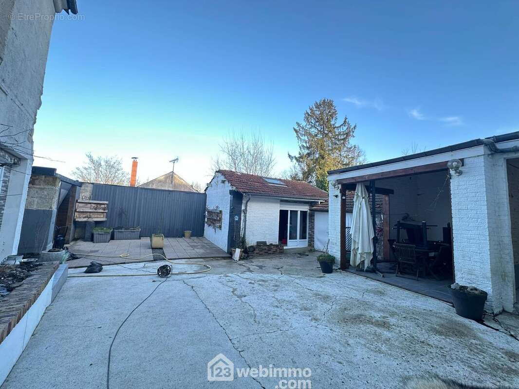 Vous apprécierez la cour - Maison à SAINT-GOBAIN