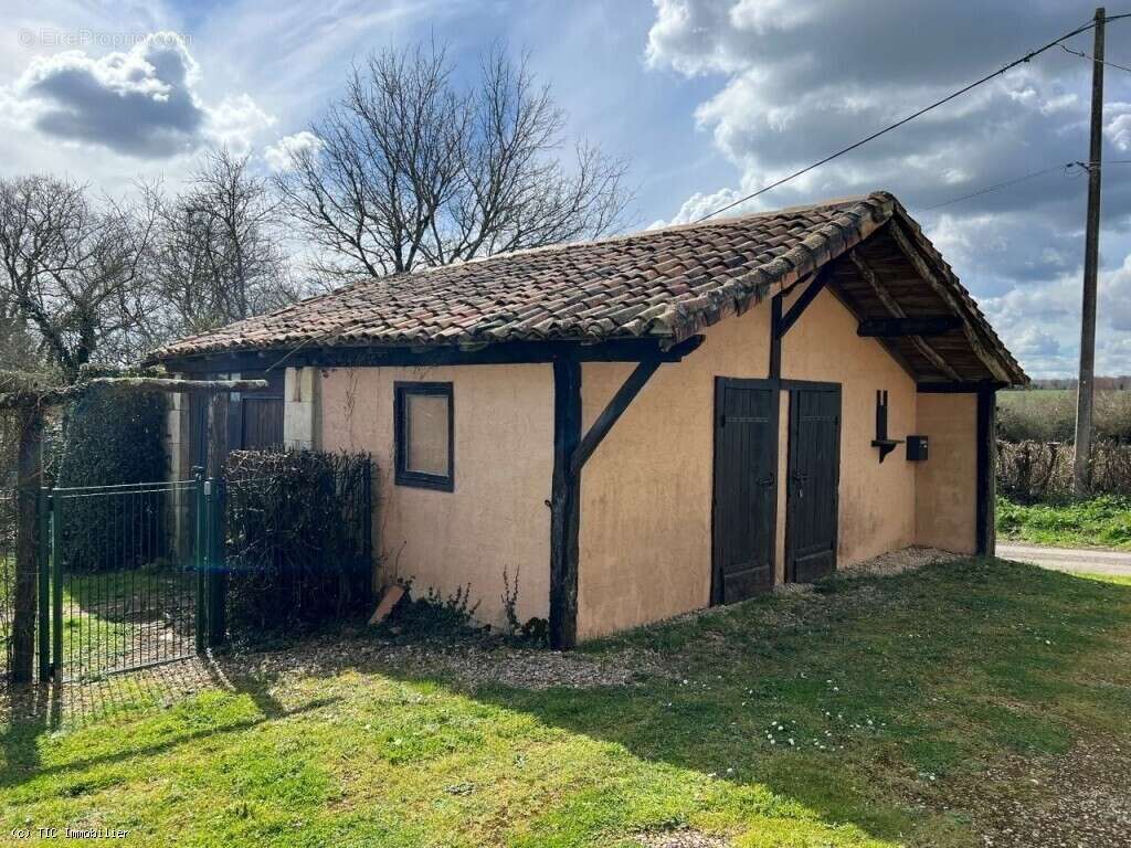 Maison à CHAMPAGNE-MOUTON