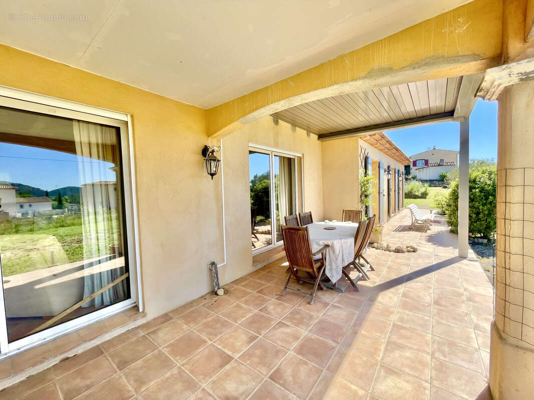 Maison à BAGNOLS-EN-FORET