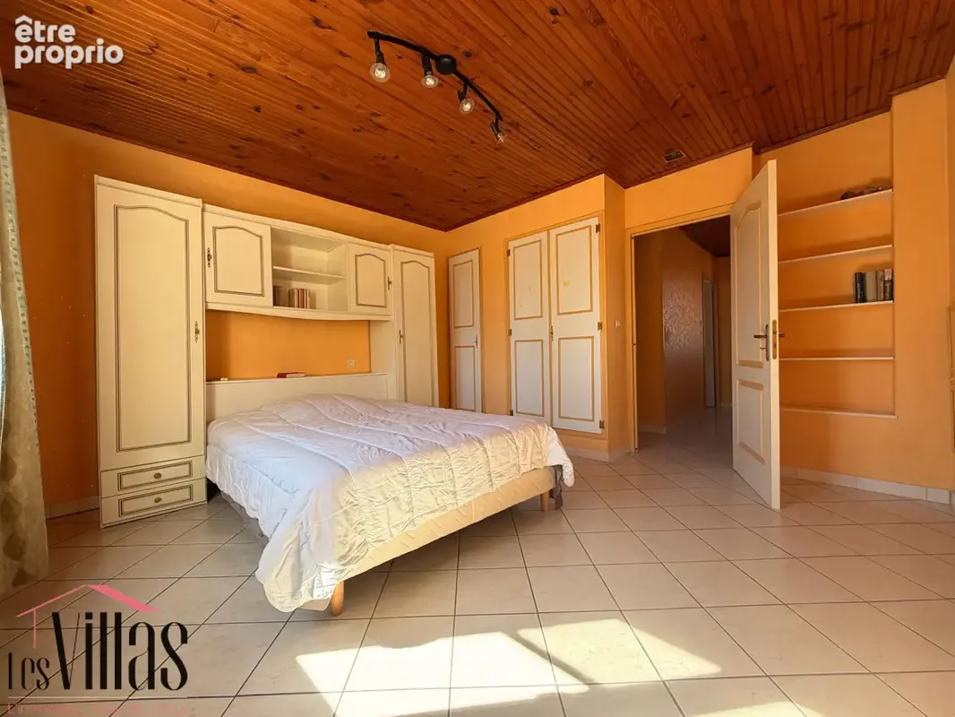 Maison familiale avec piscine et grand garage - photo 8