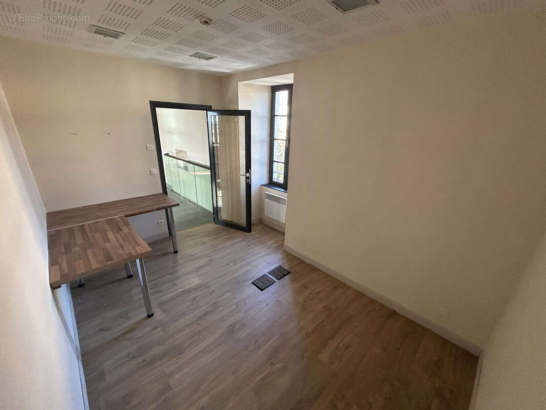 Commerce à PUY-L&#039;EVEQUE