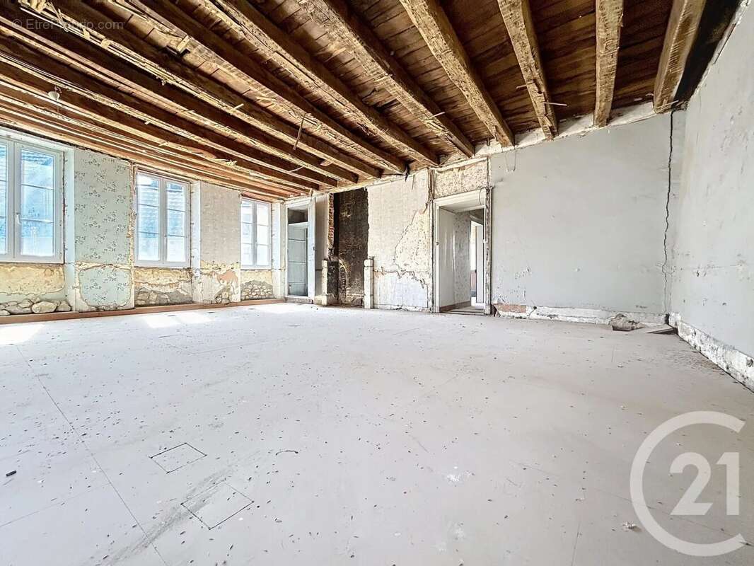 Appartement à SAINT-VAURY