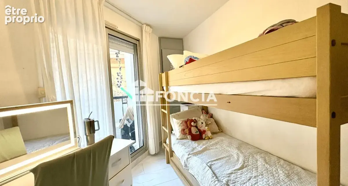 Cannes, bord de mer : T3 de 39 m² avec terrasse et vue mer, piscine résidentielle et parking privatif - photo 9