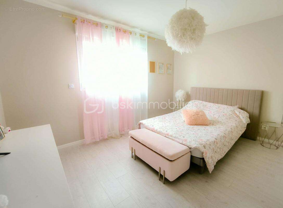 Maison à COSSE-LE-VIVIEN