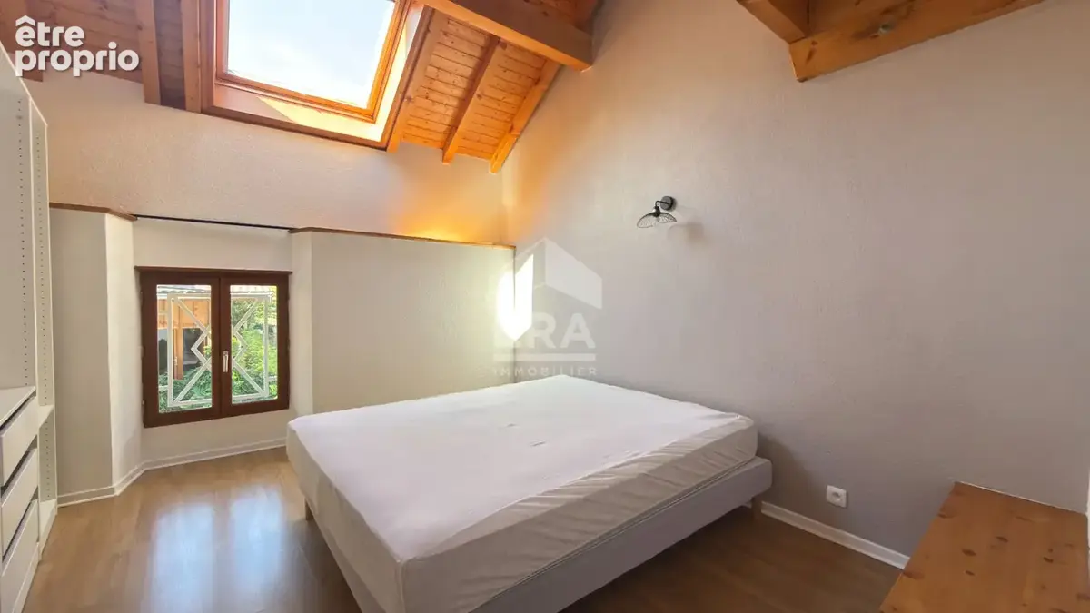 Appartement à CRUSEILLES