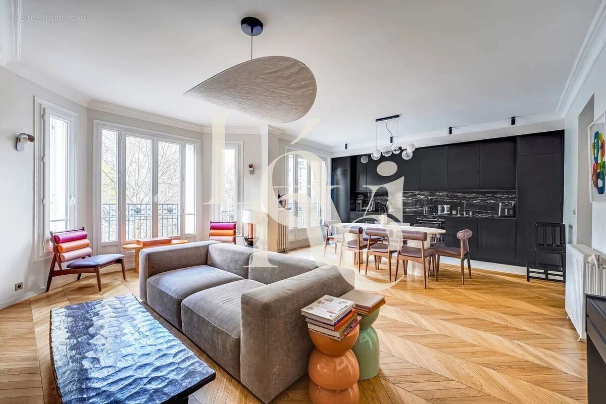 Appartement à PARIS-16E