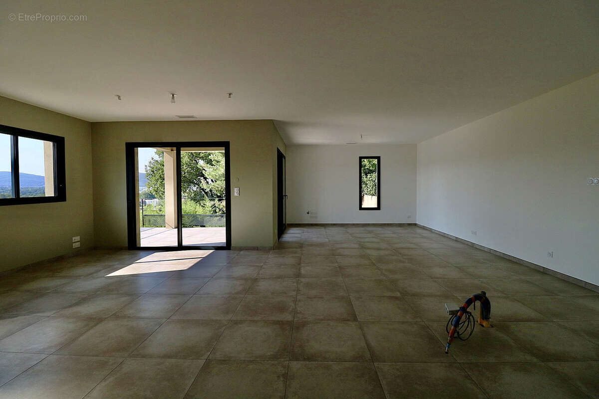 Maison à MONTBOUCHER-SUR-JABRON