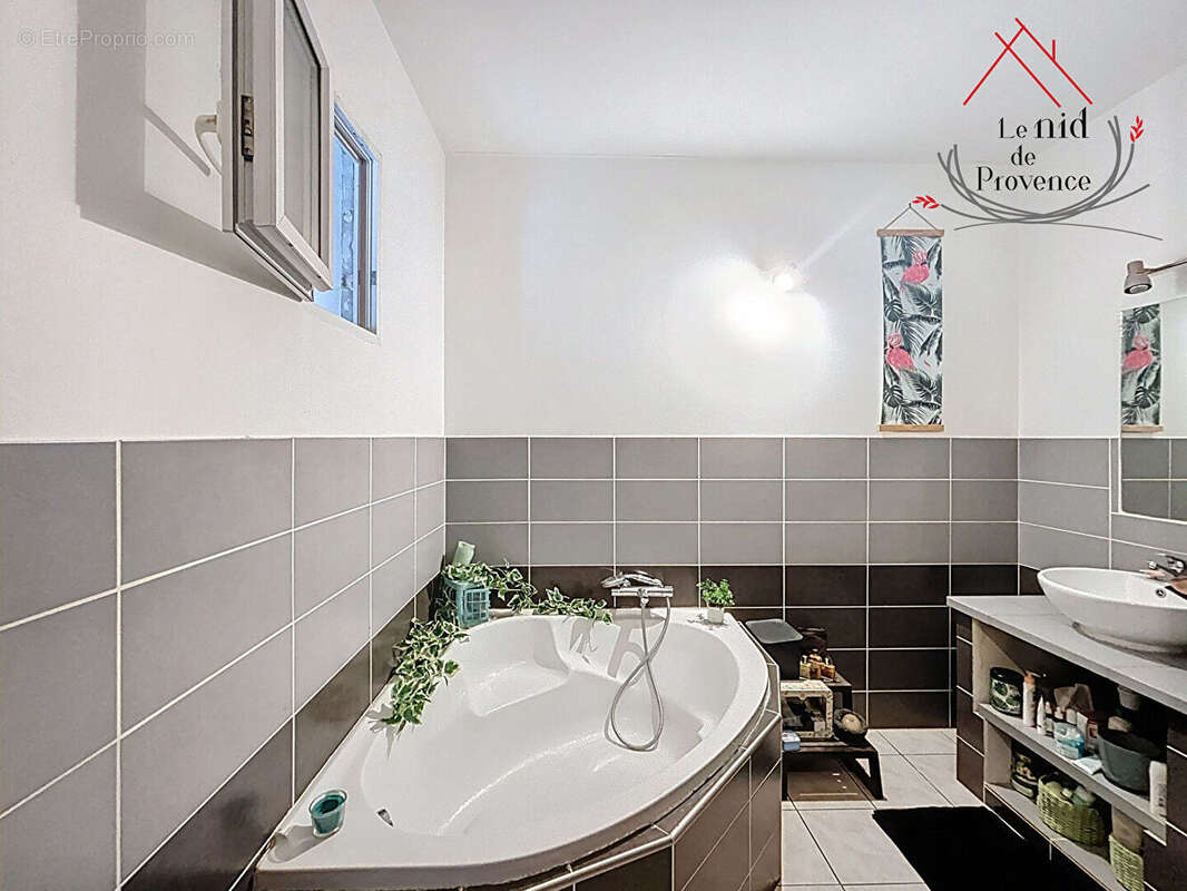 Maison à SAINTE-CECILE-LES-VIGNES