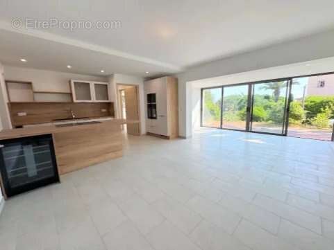 Appartement à ROQUEBRUNE-SUR-ARGENS