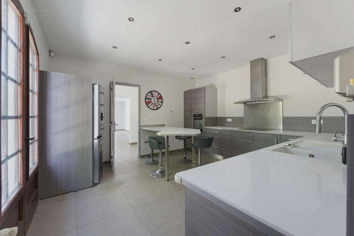 Maison de 6 pièces de 142 m² à Sallebœuf - photo 5