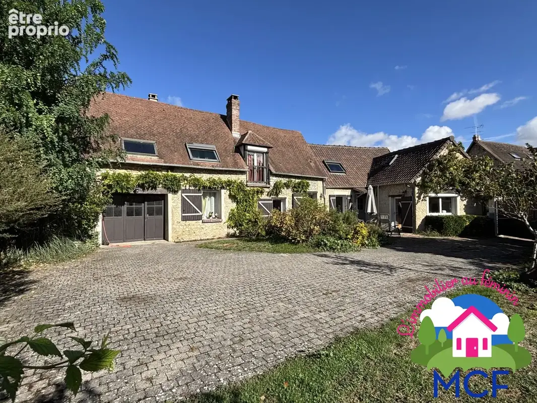 Photo Maison à Breval au prix de 369 900€