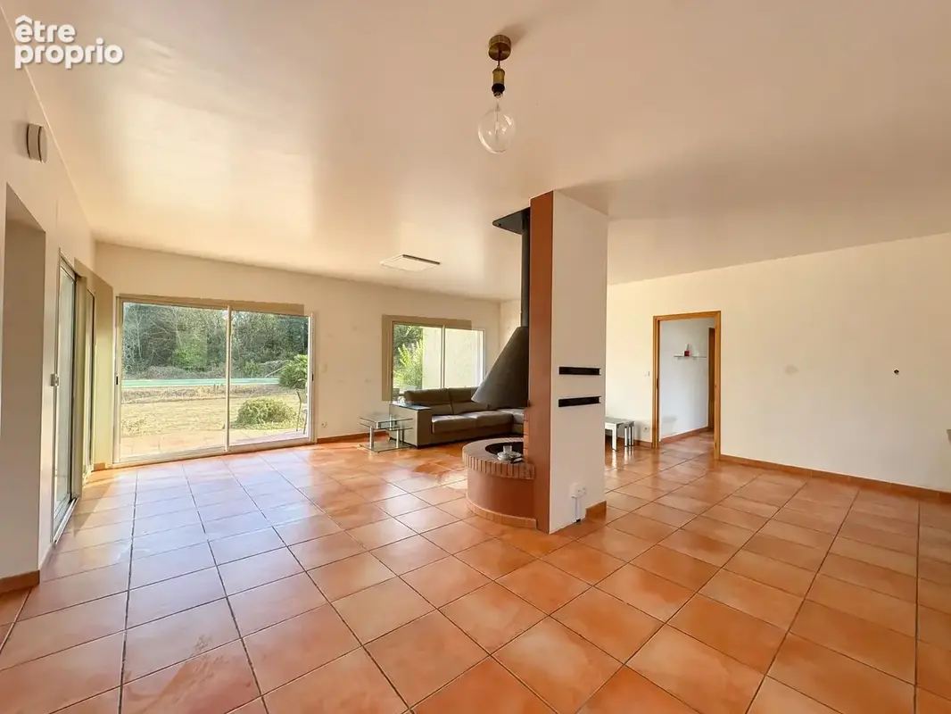 Villa avec piscine sur 5 000 m2 de terrain - photo 4