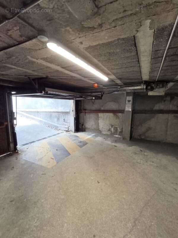 PLACE de parking Dijon - 20 Rue du CHATEAU - photo 3