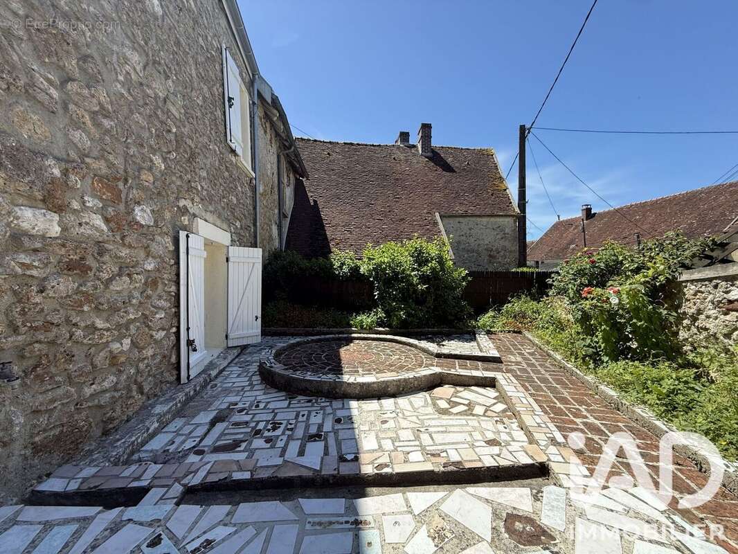 Maison 140 m² à Verdelot  - photo 4