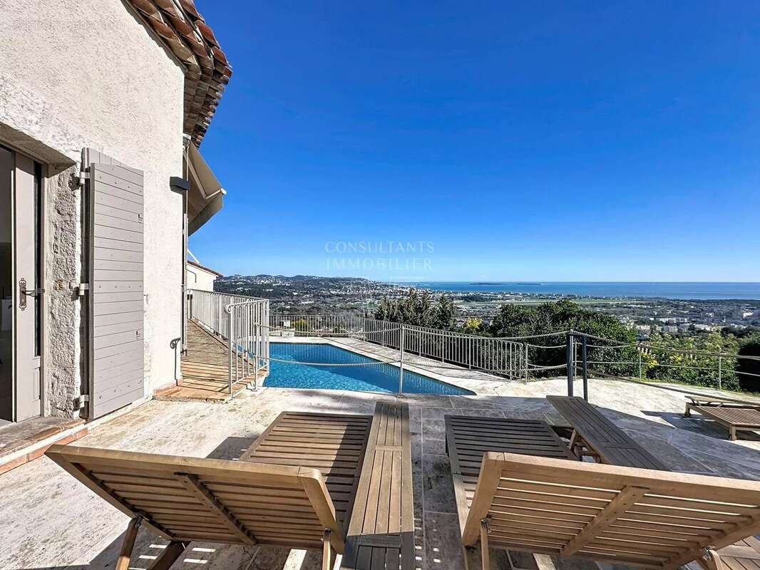 Maison à MANDELIEU-LA-NAPOULE