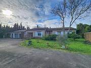 Photo 1 - Maison à VILLENEUVE-LA-COMPTAL