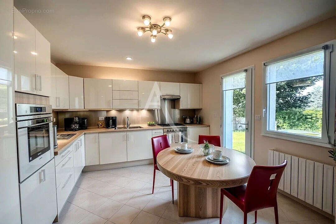 Maison à BUSSY-SAINT-MARTIN