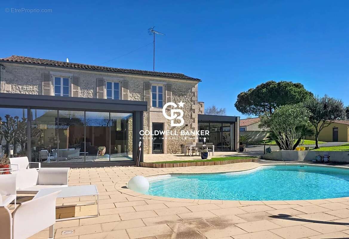 Maison à FONTENAY-LE-COMTE