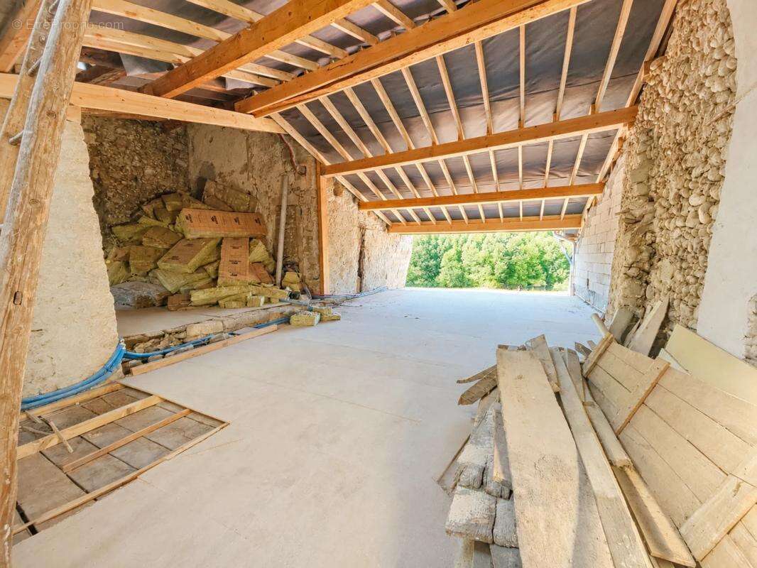 Maison individuelle à fort potentiel – Environ 190 m² habitables avec vue exceptionnelle- Saint-Antoine-l’Abbaye - photo 12