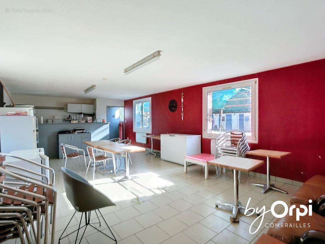 Maison à DURDAT-LAREQUILLE