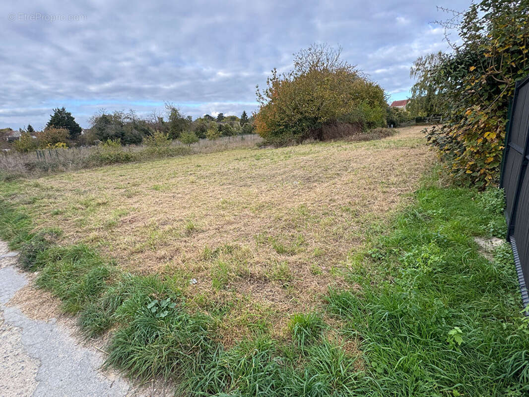 Terrain à ENNERY