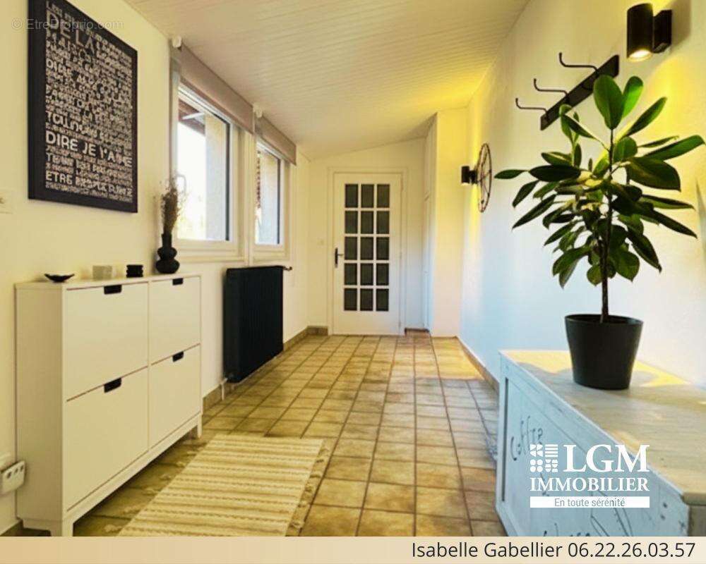 Maison à LE BREUIL-SUR-COUZE