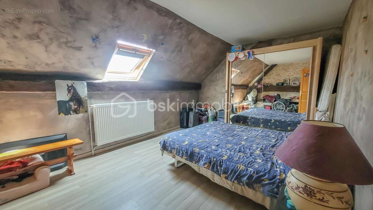 Maison à SAINT-PARIZE-LE-CHATEL