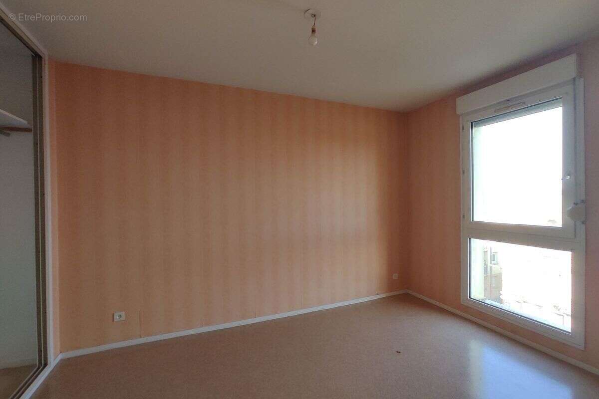 A vendre - romilly sur seine – 26 place des martyrs de la liberation porte n 06 etage n°3 - photo 5