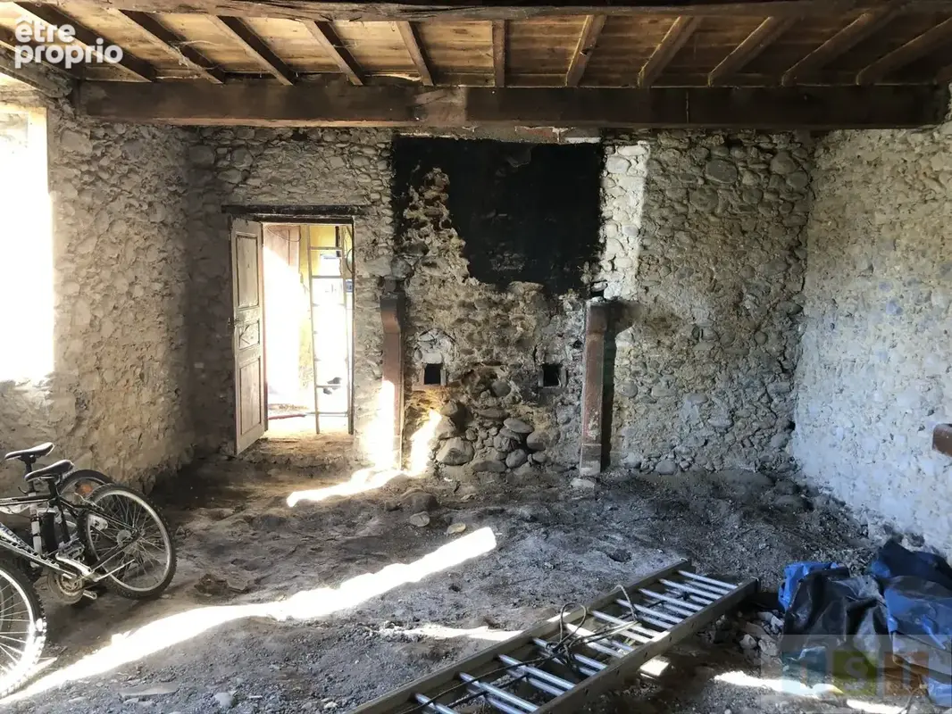 Maison ancienne en pierre et dépendances sur terrain de 362 m² - photo 8