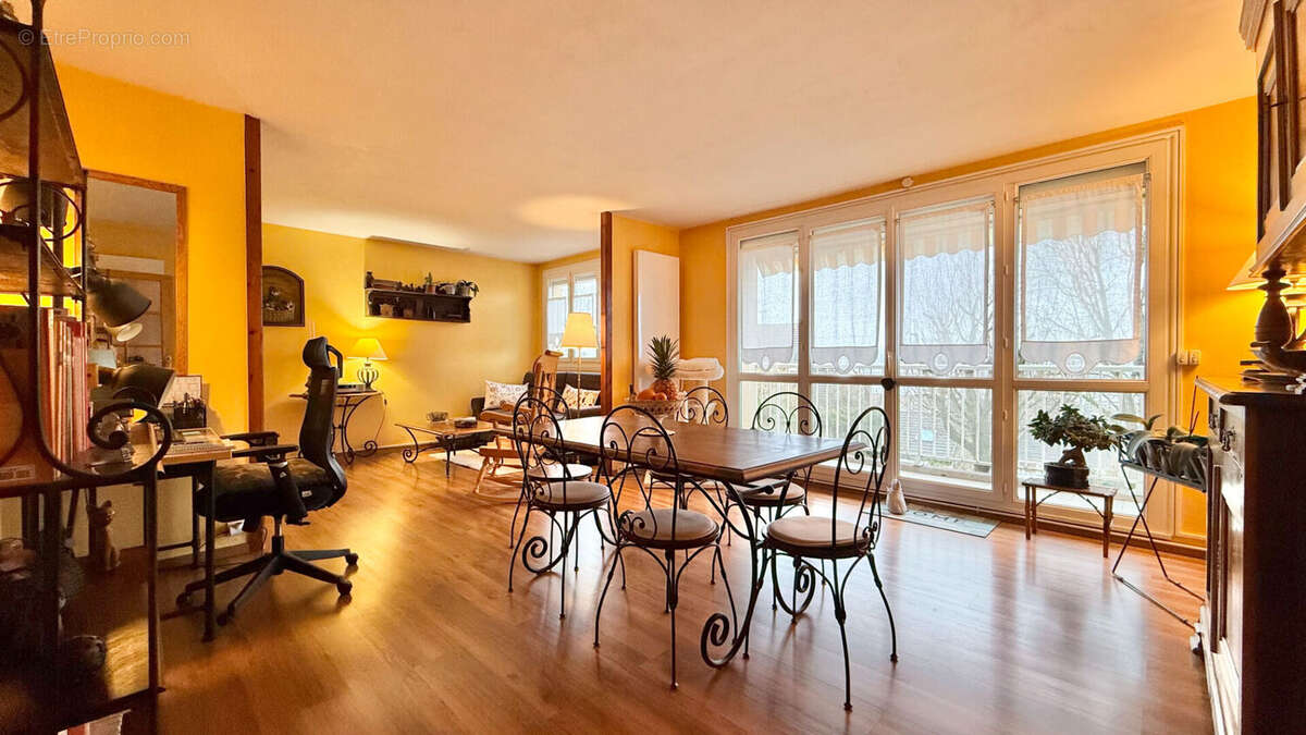 Appartement à CORBEIL-ESSONNES