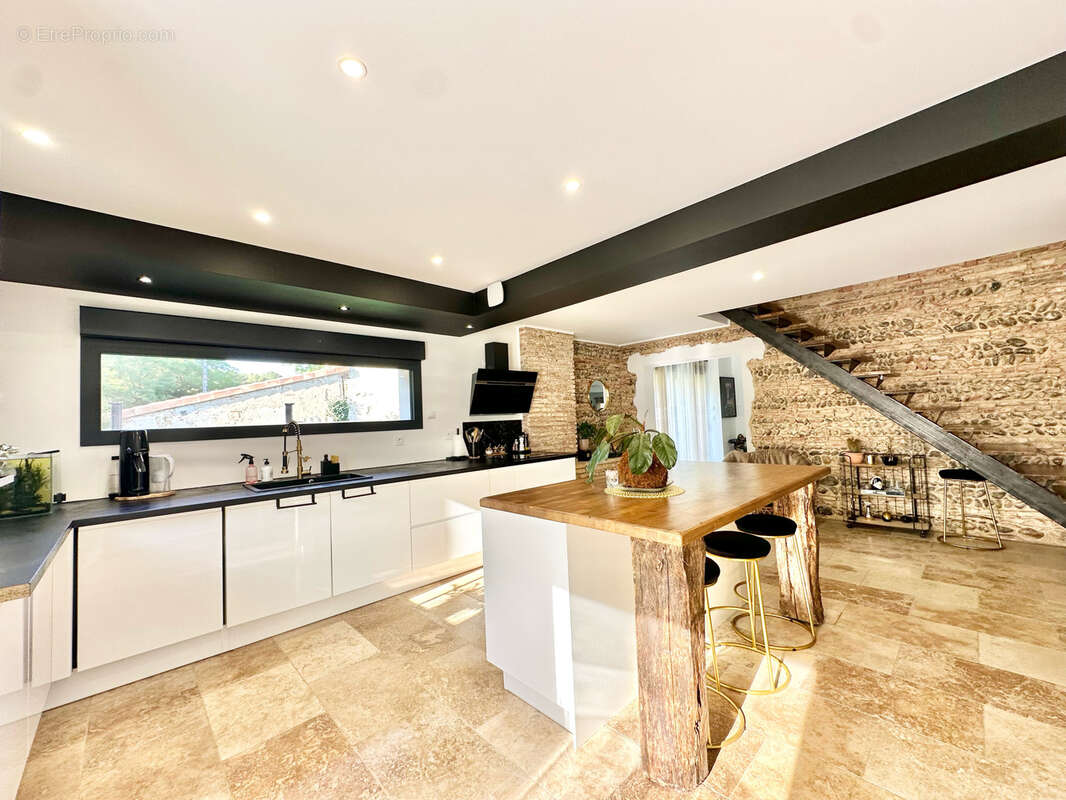 Maison à MONTAIGUT-SUR-SAVE