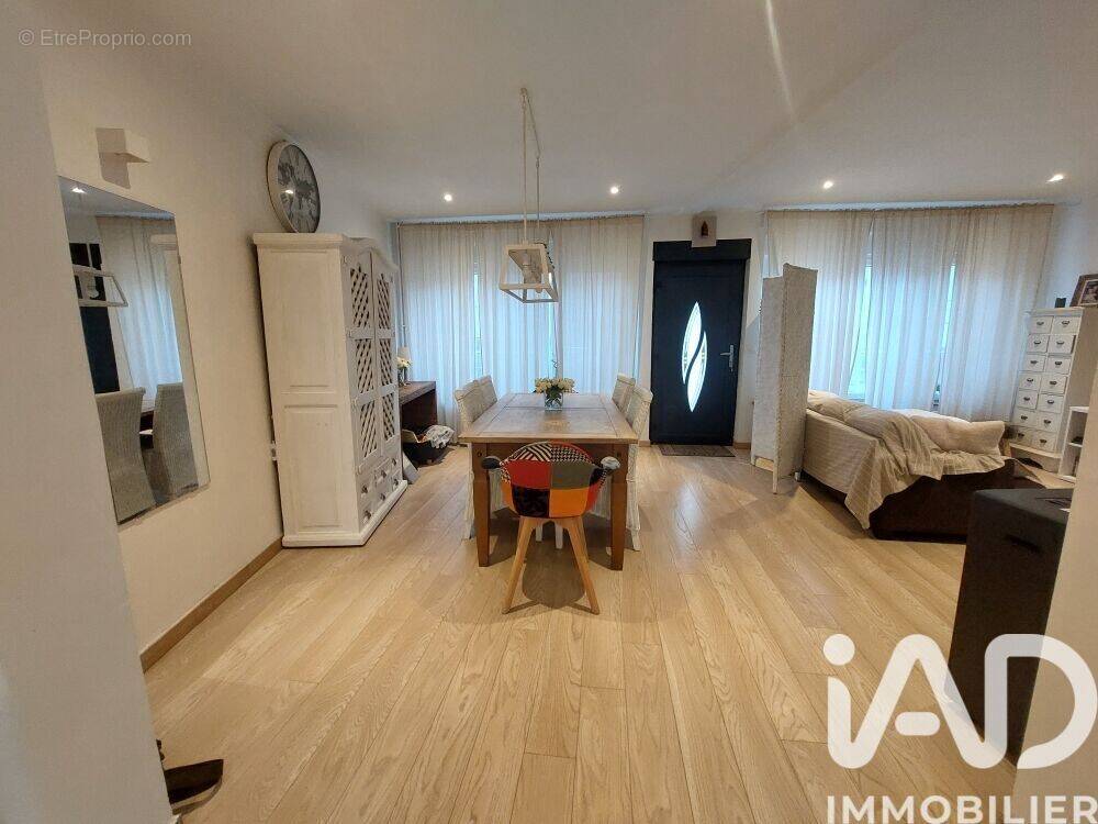 Photo 1 - Maison à NEUFCHEF