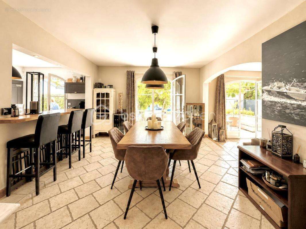 Maison à LE MUY