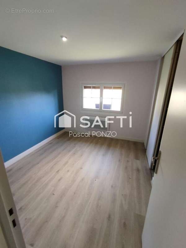 Maison 120 m² à Saint-Yrieix-Les-Bois  - photo 9