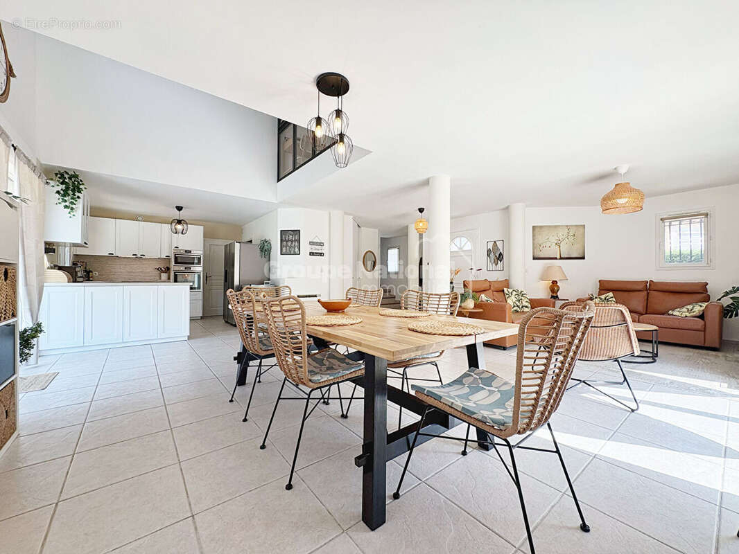 Maison t4 -  lamanon - photo 3