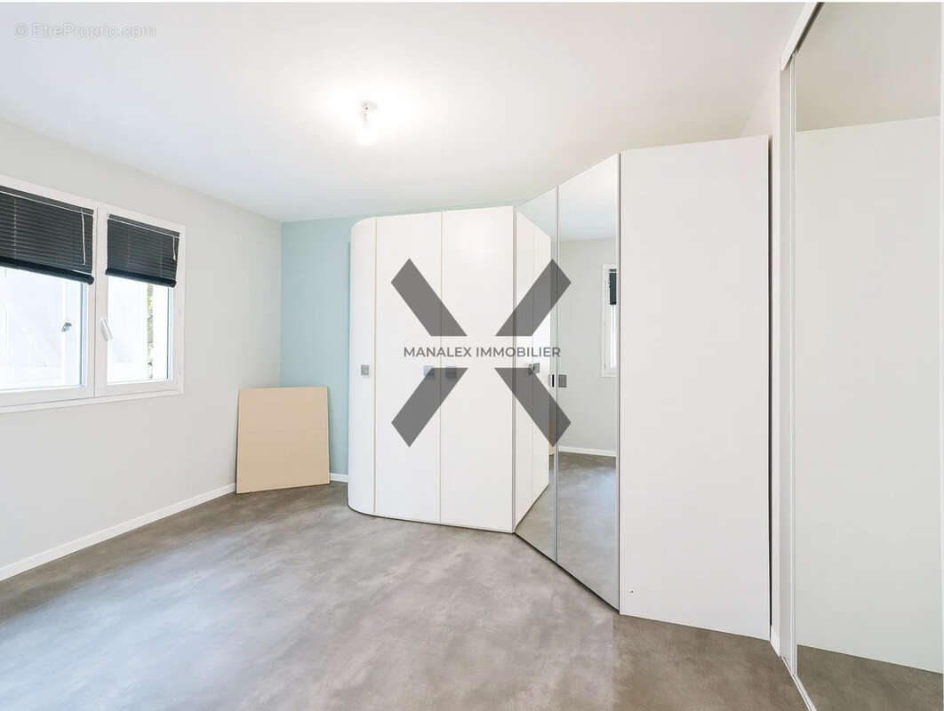 Maison à COMMELLE-VERNAY