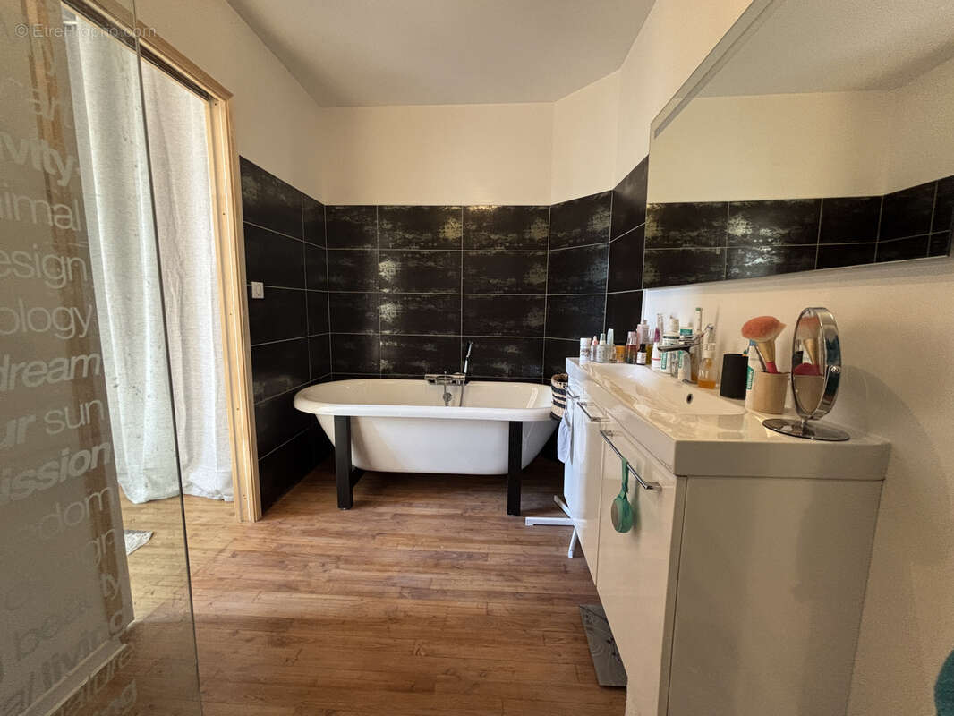 Maison à MAGNAC-SUR-TOUVRE