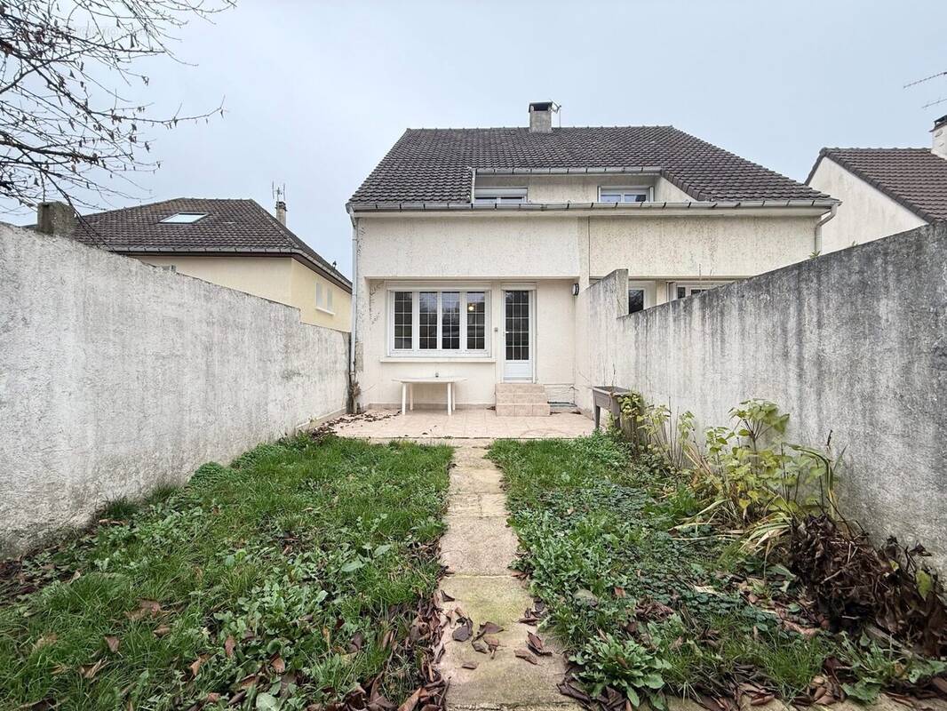 Appartement à SAINT-THIBAULT-DES-VIGNES