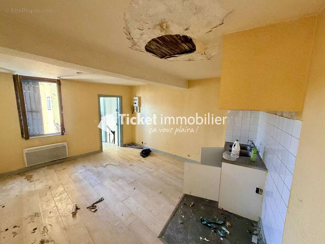 T3 à rénover – Centre-ville de Castres – 59 900 € - photo 4