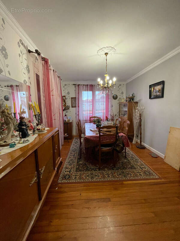 Maison à CHAZELLES-SUR-LYON