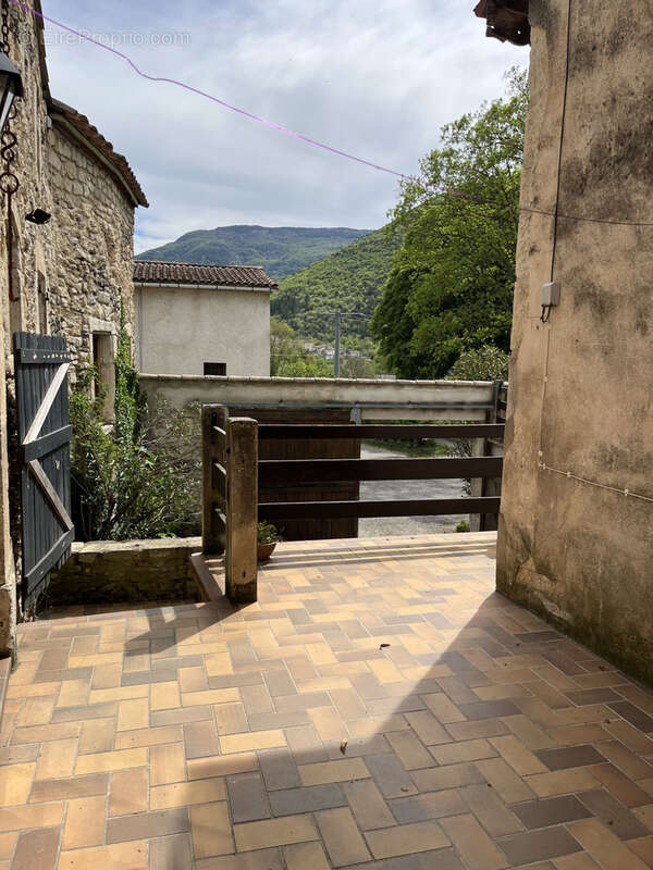 Maison à MONTJOUX