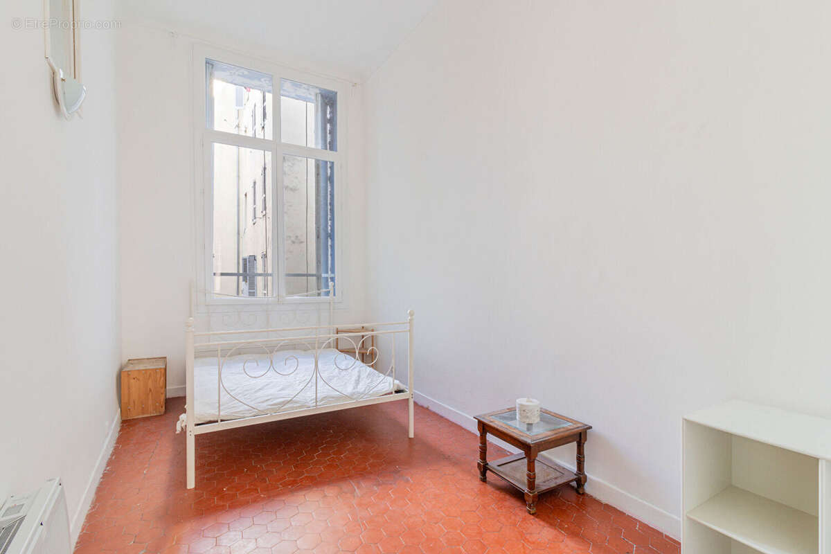 Appartement à MARSEILLE-1E